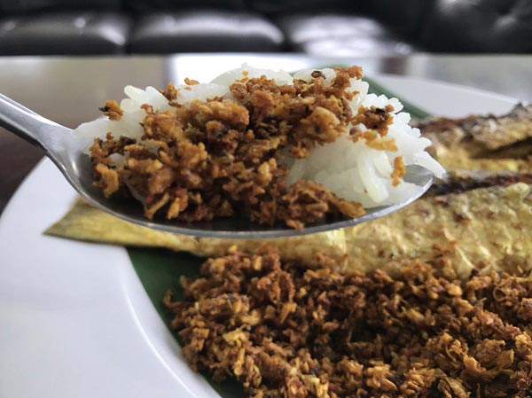 ปลากระบอกทอดขมิ้น