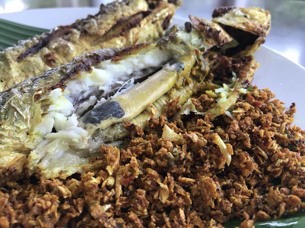 ปลากระบอกทอดขมิ้น