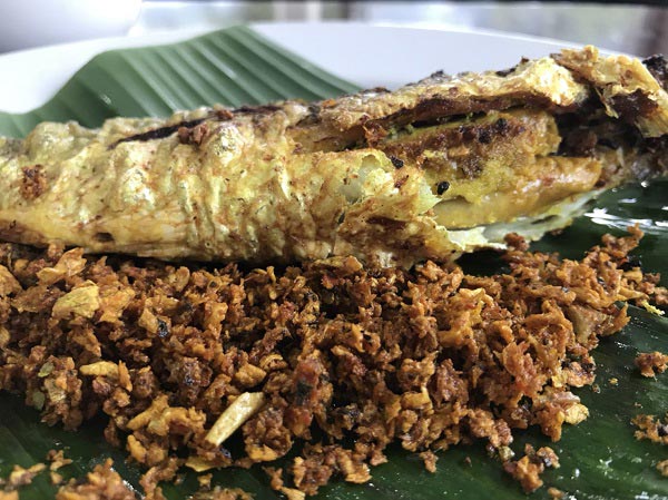 ปลากระบอกทอดขมิ้น