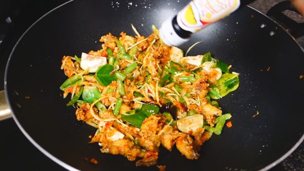 ผัดฉ่ากบทอดกรอบ