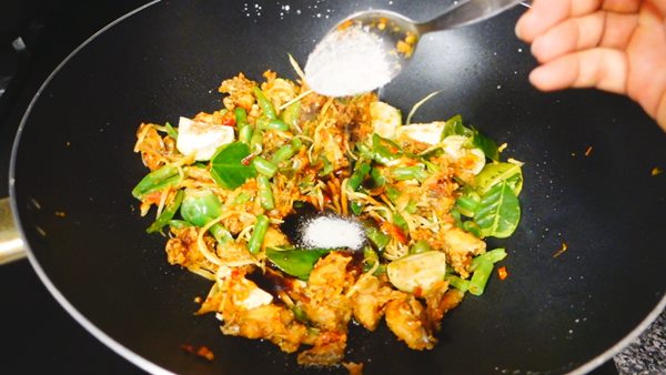 ผัดฉ่ากบทอดกรอบ