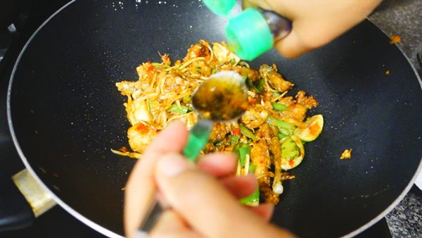 ผัดฉ่ากบทอดกรอบ