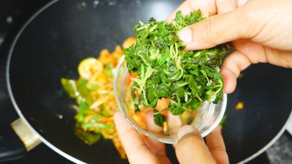 ผัดฉ่ากบทอดกรอบ