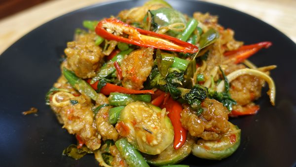 ผัดฉ่ากบทอดกรอบ