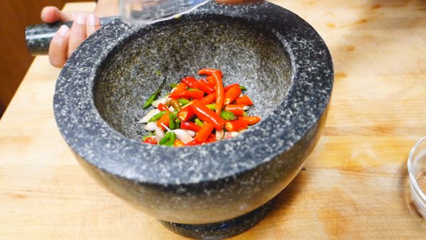 ผัดฉ่ากบทอดกรอบ