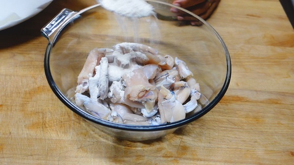 ผัดฉ่ากบทอดกรอบ