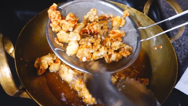 ผัดฉ่ากบทอดกรอบ