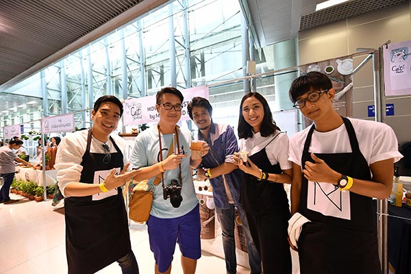 แฟนสเตอร์ พรีเซนต์ส แคท ฟู้ดดิวัล