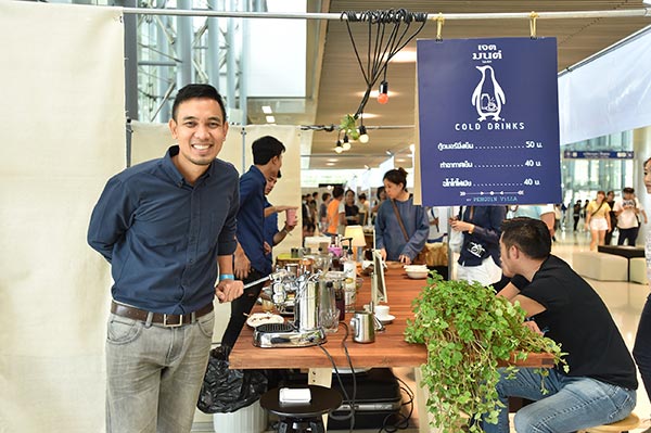 แฟนสเตอร์ พรีเซนต์ส แคท ฟู้ดดิวัล