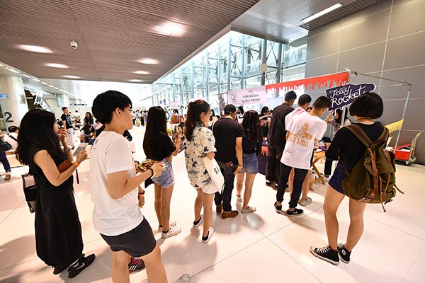 แฟนสเตอร์ พรีเซนต์ส แคท ฟู้ดดิวัล