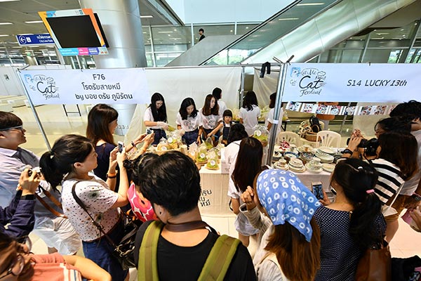 แฟนสเตอร์ พรีเซนต์ส แคท ฟู้ดดิวัล