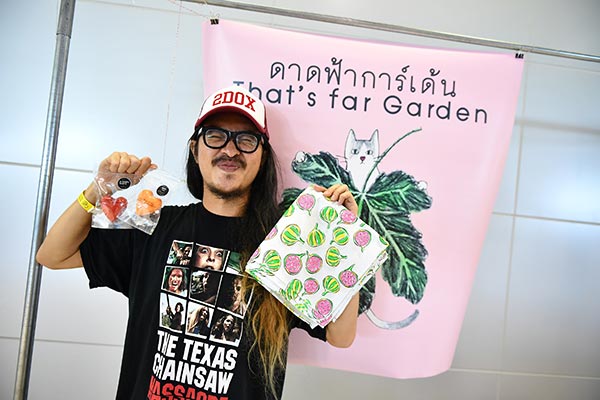 แฟนสเตอร์ พรีเซนต์ส แคท ฟู้ดดิวัล