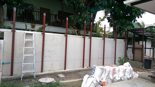 จัดสวนริมรั้ว