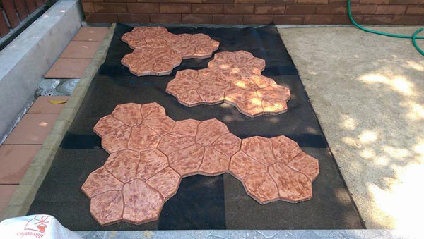 จัดสวนริมรั้ว