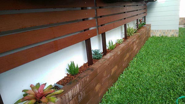 จัดสวนริมรั้ว