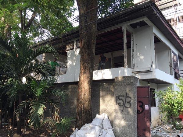 รีโนเวทตึกเก่าเป็นที่พัก 