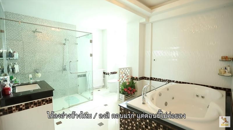 บ้านหญิงลี