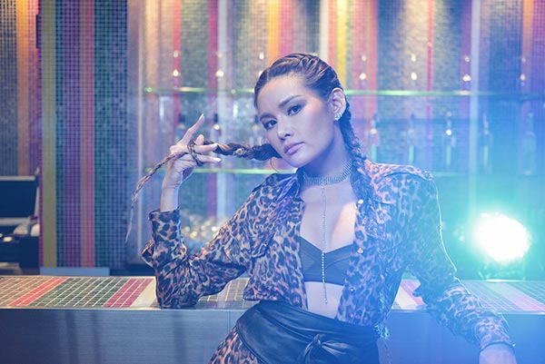 หญิง รฐา