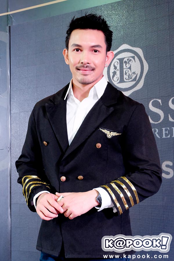 อั้ม อธิชาติ