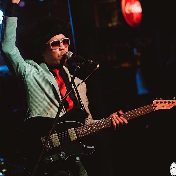 ดีเจ.พล่ากุ้ง