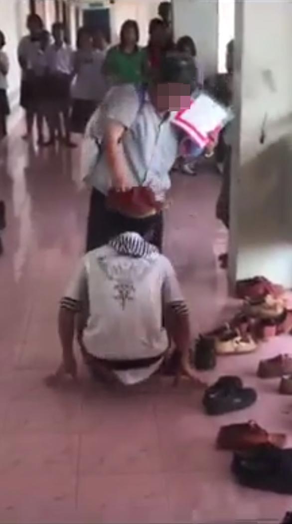 ครูทำโทษนักเรียน