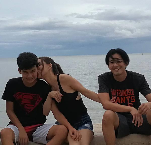 หนุ่ม นิโคล