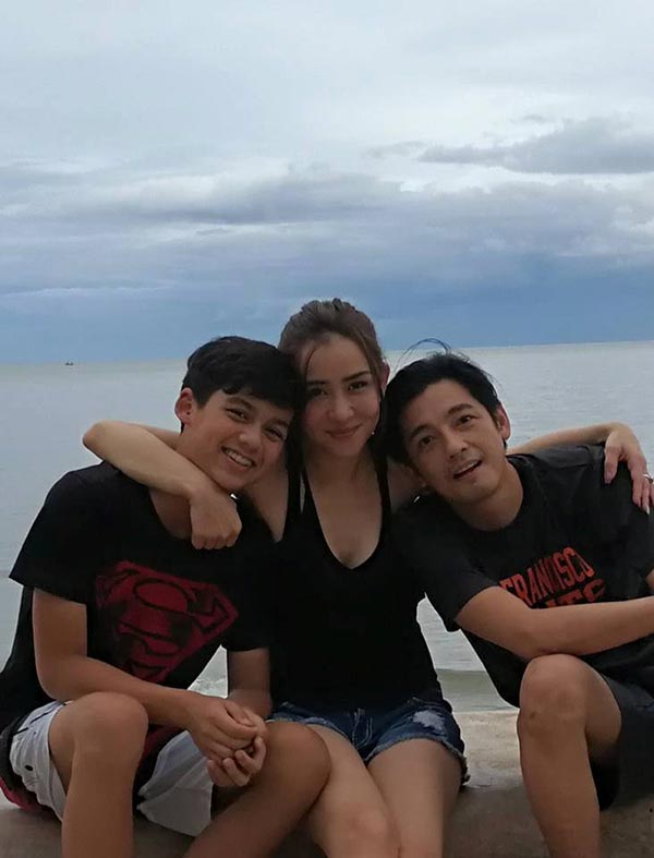 หนุ่ม นิโคล