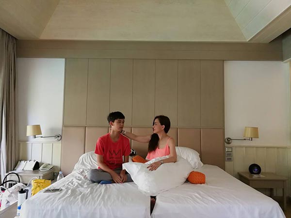 หนุ่ม นิโคล