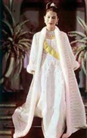 เสื้อผ้า Hook\'s บนเวที Elle Fashion Week