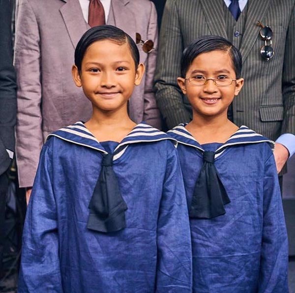 เสื้อผ้า Hook\'s บนเวที Elle Fashion Week