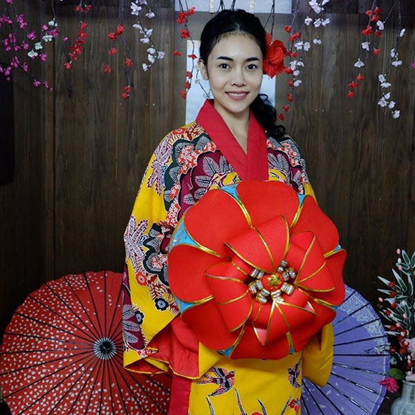 ยุวเรต ควง พล.ต.อ. สันต์ เที่ยวญี่ปุ่น