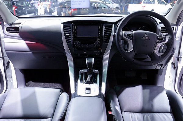 Mitsubishi Pajero Sport 2017 ใหม่