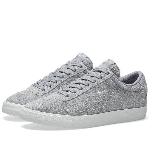 8 รองเท้าผ้าใบผู้ชายรุ่นใหม่