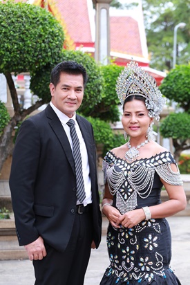 รักหลงโรง