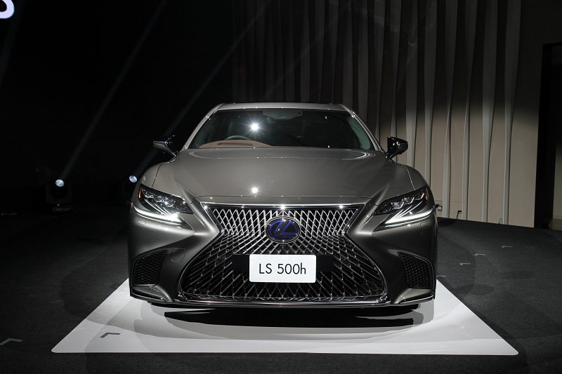 Lexus LS 2018