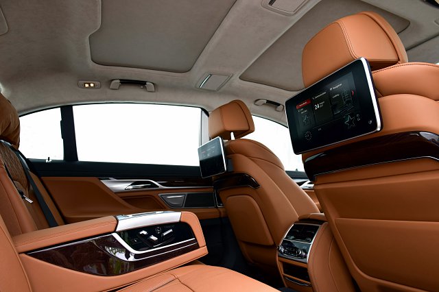 BMW Series 7 ปี 2017