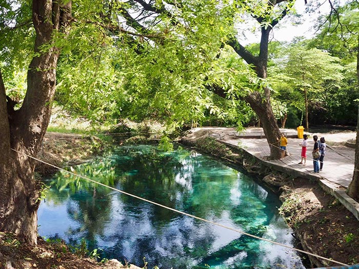 บ่อน้ำเดือด ลพบุรี