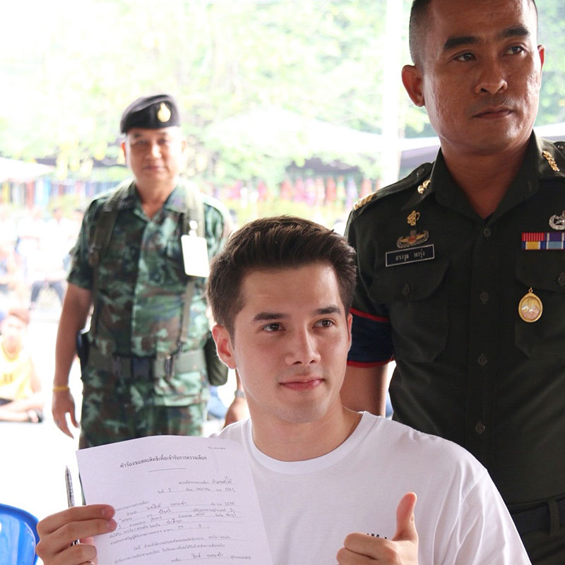 มิกค์ ทองระย้า สมัครเป็นทหารอากาศ