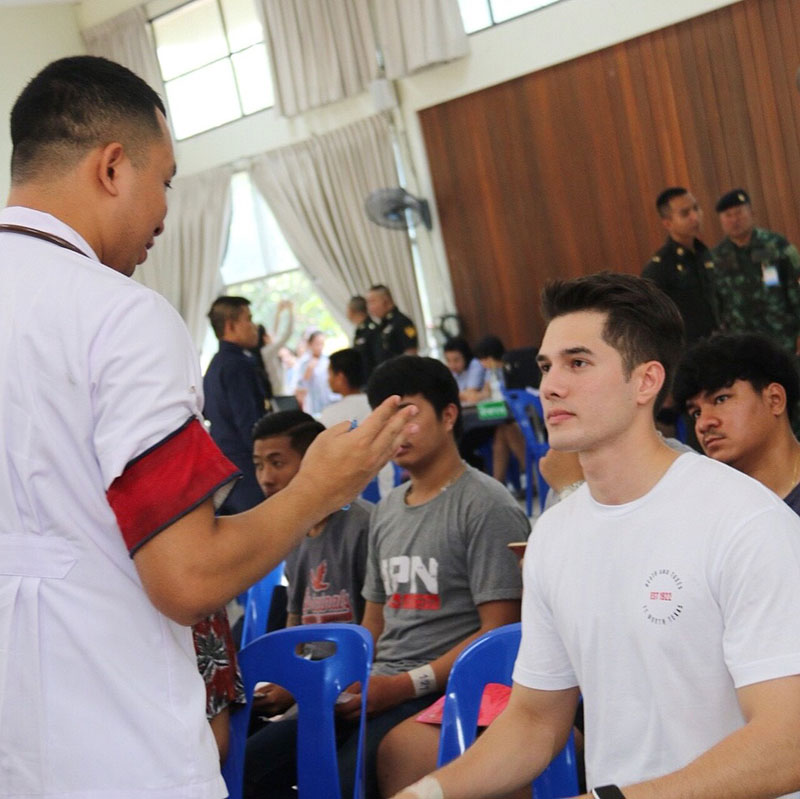 มิกค์ ทองระย้า สมัครเป็นทหารอากาศ