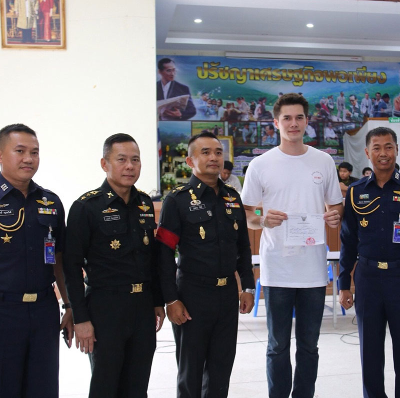 มิกค์ ทองระย้า สมัครเป็นทหารอากาศ