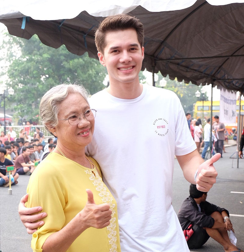 มิกค์ ทองระย้า สมัครเป็นทหารอากาศ