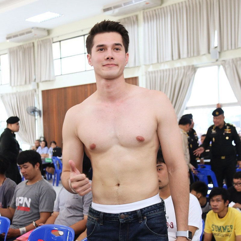 มิกค์ ทองระย้า สมัครเป็นทหารอากาศ