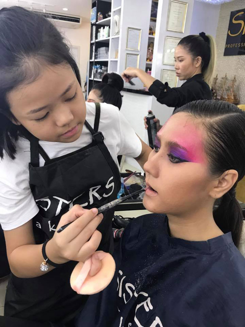 น้องแพรพาเพลิน ผงาดเวทีโลก เป็นเมคอัพบนรันเวย์ London Fashion Week 2018