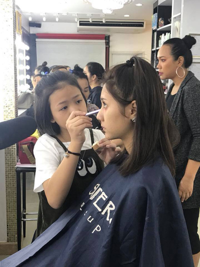 น้องแพรพาเพลิน ผงาดเวทีโลก เป็นเมคอัพบนรันเวย์ London Fashion Week 2018