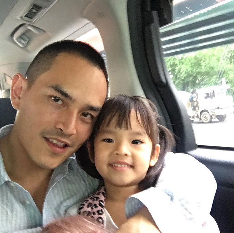 แอฟ ทักษอร ยังรอแค่เซ็นใบหย่า สงกรานต์ รับลำบากใจมือใครก็ไม่รู้