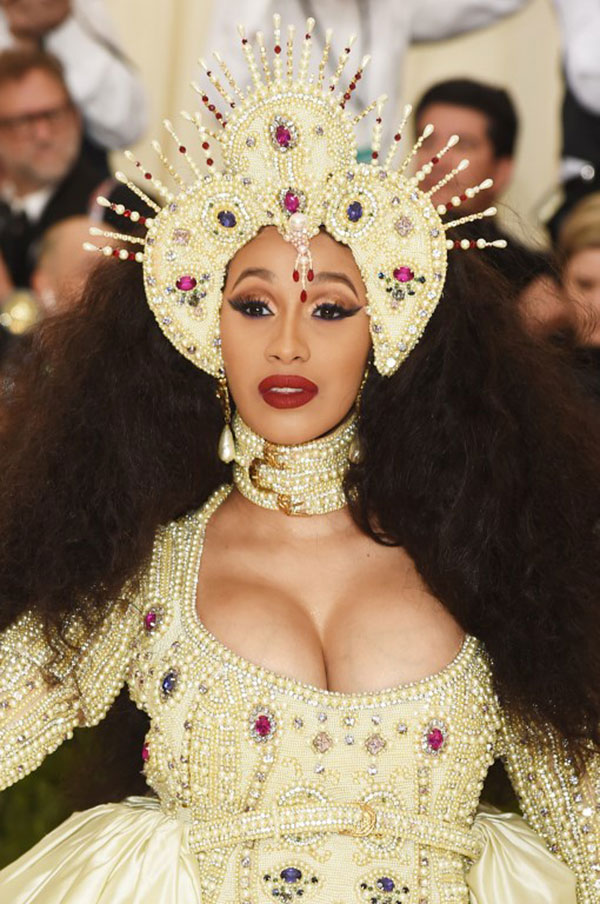 รวมที่สุด 10 ลุคสุดปังอลังการ แฟชั่นพรมแดง Met Gala 2018