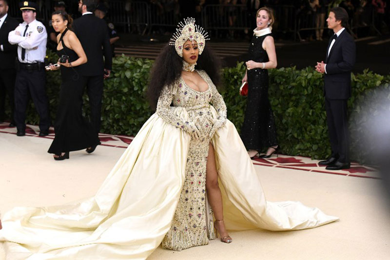 รวมที่สุด 10 ลุคสุดปังอลังการ แฟชั่นพรมแดง Met Gala 2018