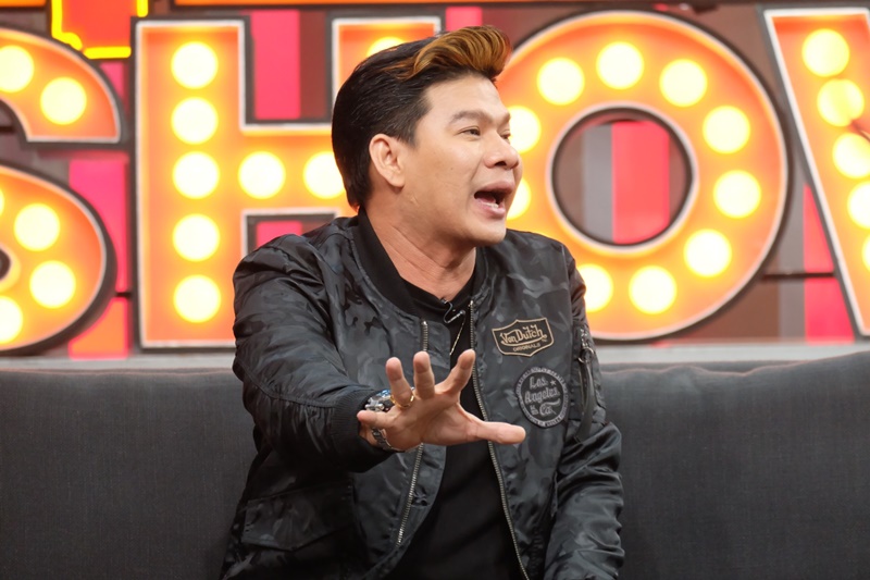 นุ้ย เชิญยิ้ม