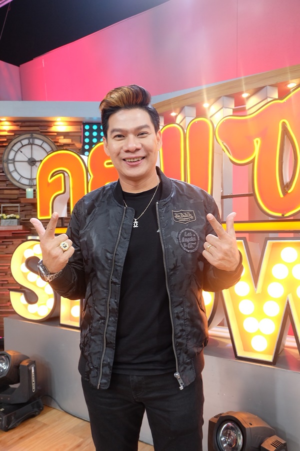 นุ้ย เชิญยิ้ม