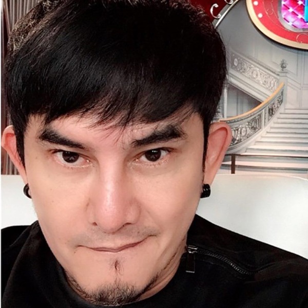 พชร์ อานนท์